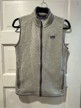 Patagonia Women's Light Gray Fleece Jacket with Logo
